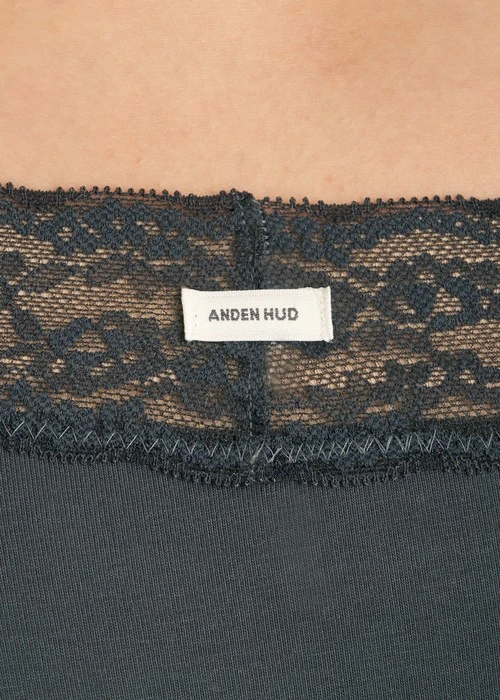 經典純色．V蕾絲低腰三角內褲（莊園綠）