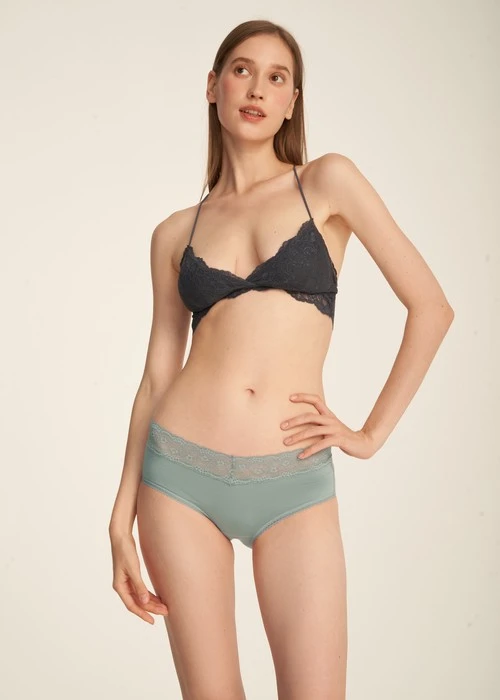 XXL Nordic．窄版V蕾絲高腰三角內褲(釉瓷藍-流星)