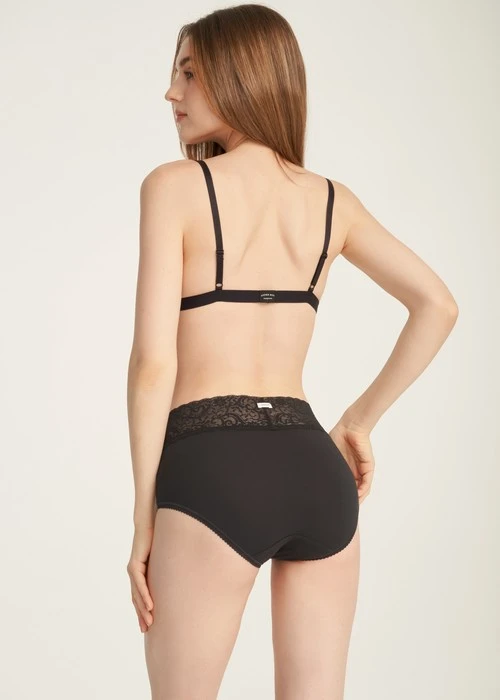 XXL 經典純色．寬版V蕾絲超高腰三角內褲(黑)