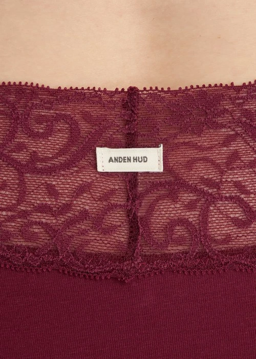 經典純色．V蕾絲中腰三角內褲（好運紅）