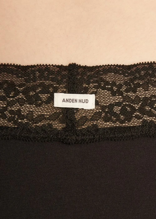 Classic．High Rise Cotton V Lace Waist Brief Panty(Total Eclipse)