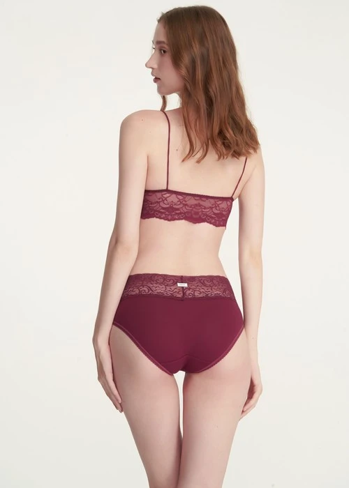 經典純色．V蕾絲中腰三角內褲(幻藍)