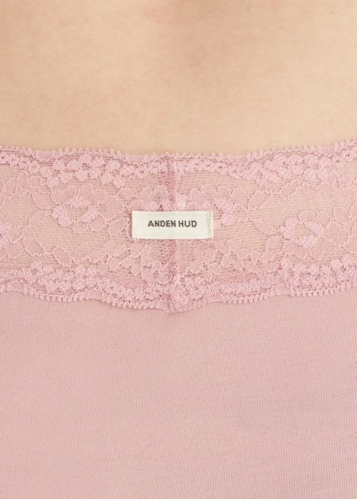 經典純色．V蕾絲低腰三角內褲（蜜桃粉）