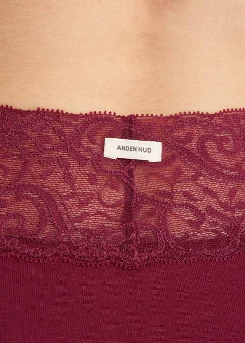 經典純色．寬版V蕾絲超高腰三角內褲(黑)