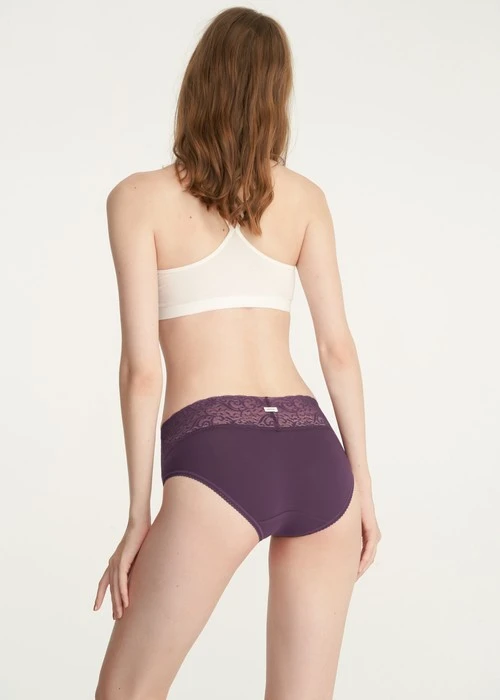 經典純色．V蕾絲中腰三角內褲(幻藍)