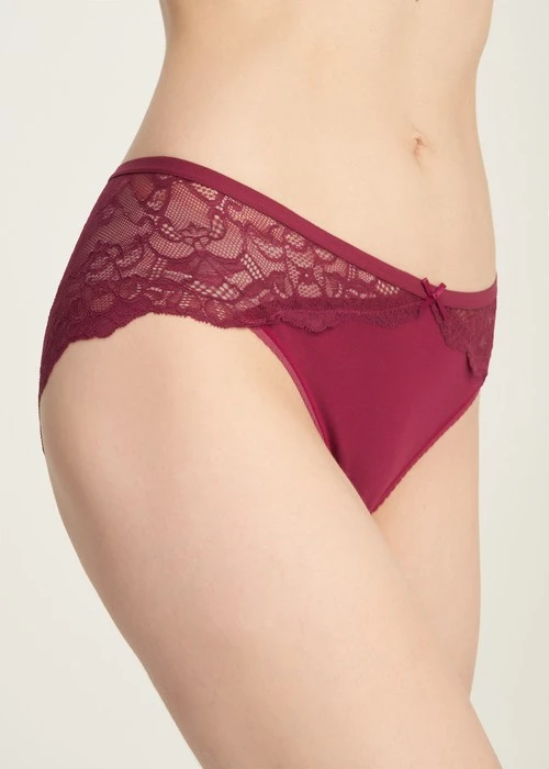 經典純色．脇後訂製蕾絲中腰三角內褲（好運紅）