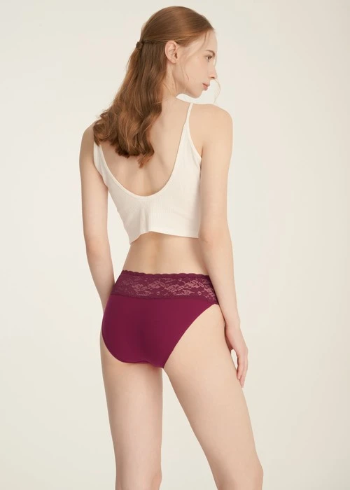 抗菌系列．抓皺蕾絲中腰三角內褲(好運紅)