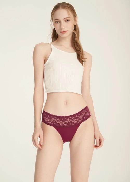 抗菌系列．抓皺蕾絲中腰三角內褲(好運紅)