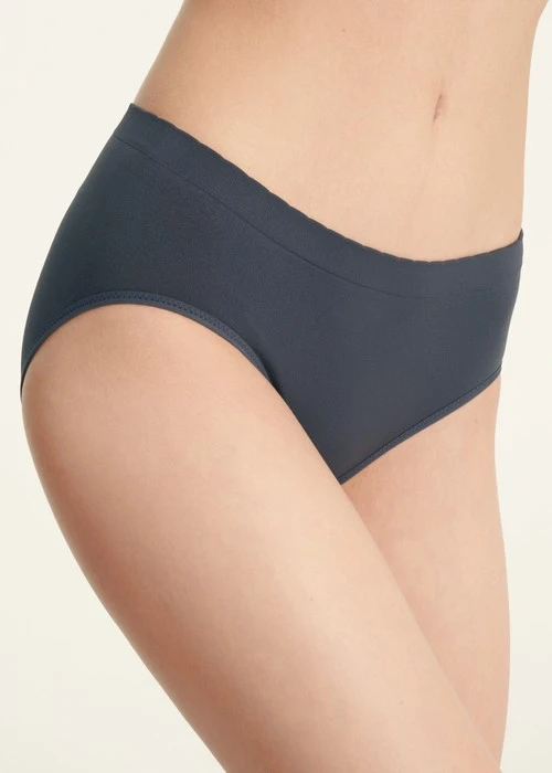 XXL 無縫抗菌系列．中腰三角無縫內褲(絨粉)