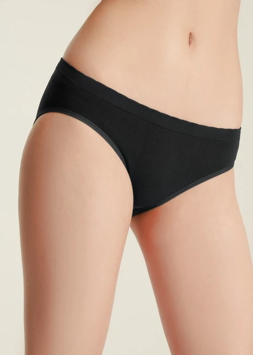 無縫抗菌系列．低腰三角無縫內褲（黑色）