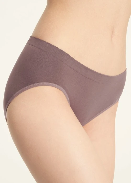 XXL 無縫抗菌系列．中腰三角無縫內褲（香料紫）