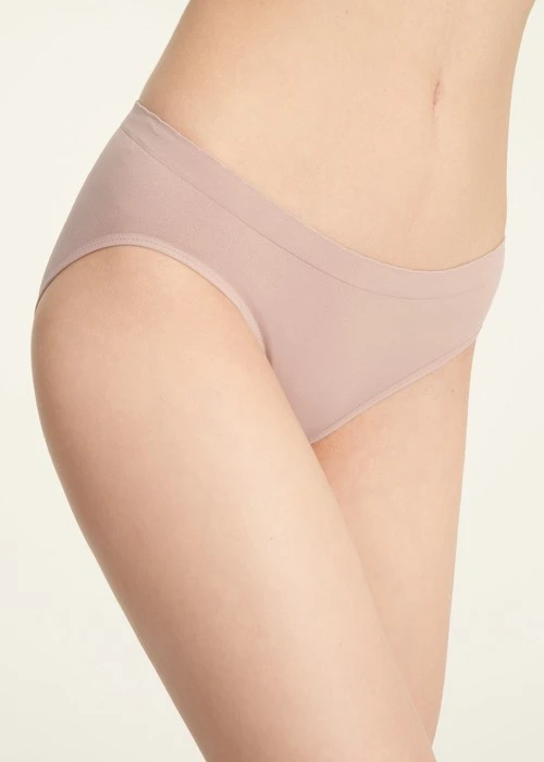 無縫抗菌系列．低腰三角無縫內褲(絨粉)