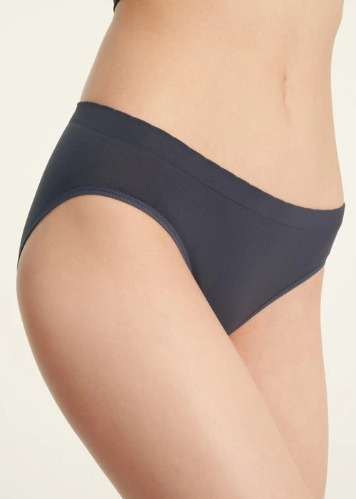 無縫抗菌系列．低腰三角無縫內褲(絨粉)