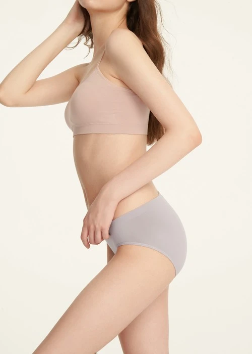 無縫抗菌系列．低腰三角無縫內褲(絨粉)