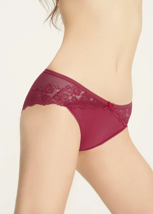 經典純色．脇後訂製蕾絲中腰三角內褲（熱戀紅）