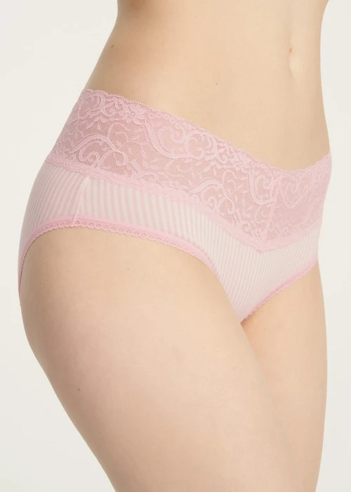 Lover's Whisper．V蕾絲中腰三角內褲(藕紫-情書)