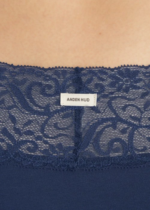 經典純色．V蕾絲中腰三角內褲（深牛仔藍）