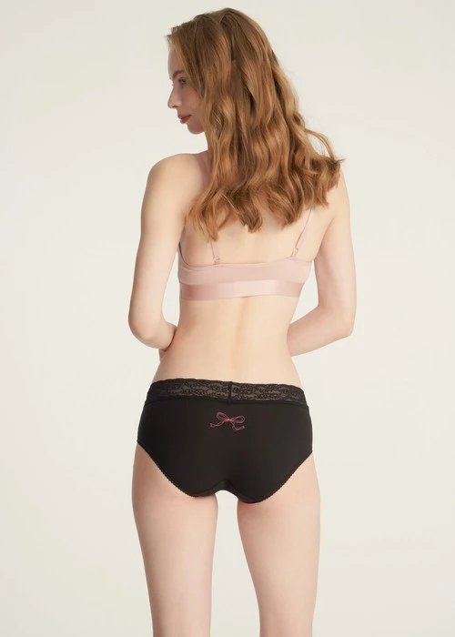Lover's Whisper．窄版V蕾絲高腰三角內褲（黑-手繪蝴蝶結）