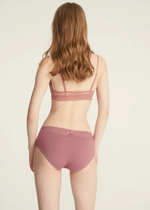 Lover's Whisper．窄版V蕾絲高腰三角內褲(蜜膚粉-格紋蝴蝶結)