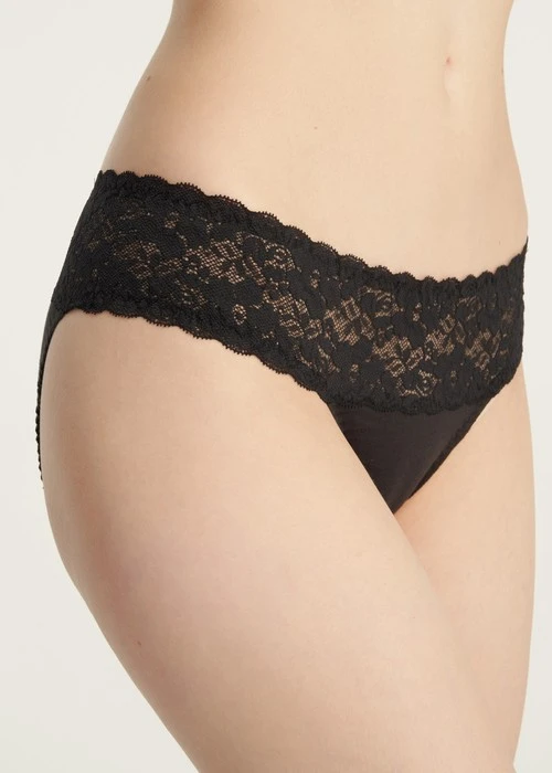 XXL 經典純色．抓皺蕾絲中腰三角內褲（黑）