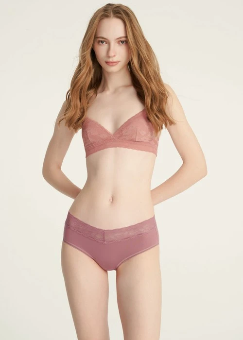 Lover's Whisper．窄版V蕾絲高腰三角內褲(蜜膚粉-格紋蝴蝶結)