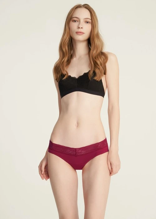 Lover's Whisper．V蕾絲低腰三角內褲(藕紫-情書)