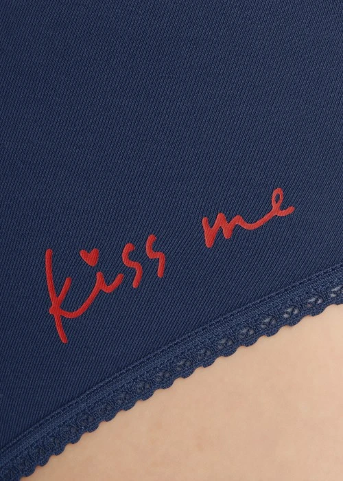 Lover's Whisper．窄版V蕾絲高腰三角內褲（深牛仔藍-Kiss）