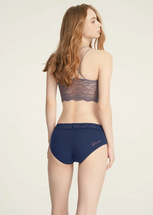 XXL Lover's Whisper．窄版V蕾絲高腰三角內褲（深牛仔藍-Kiss）