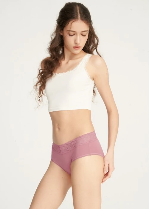 XXL 抗菌系列．窄版V蕾絲高腰三角內褲（蜜膚粉）