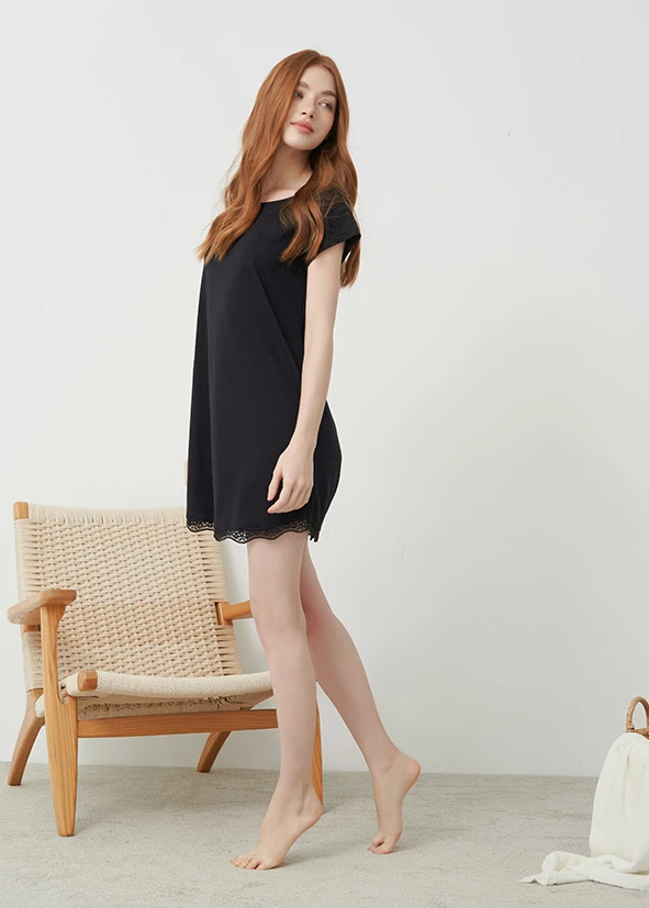 連身_Soft Clouds．蕾絲拼接居家短袖睡衣（黑色）
