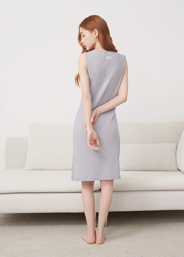 連身_Soft Clouds．無袖開叉居家睡衣（鳶尾紫）