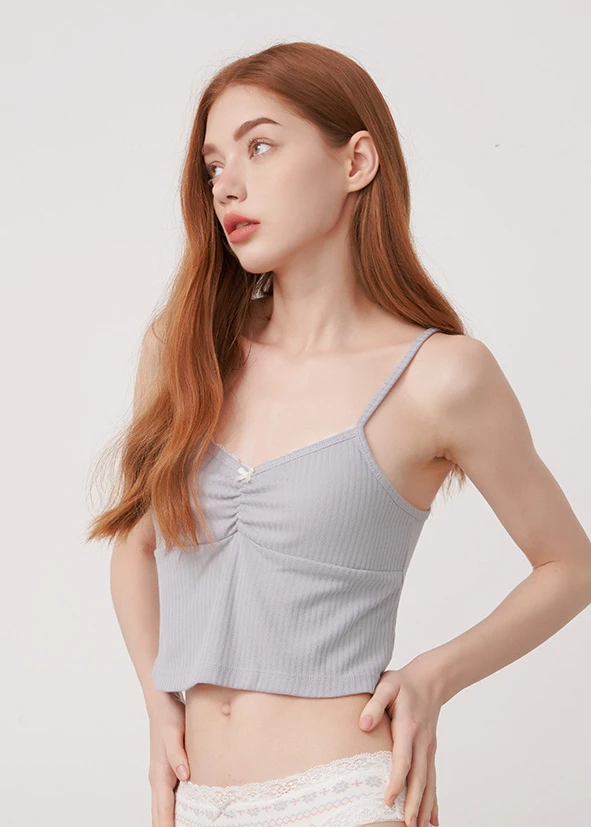 上衣_Soft Clouds．吸濕排汗蕾絲拼接肩帶罩杯睡衣(鳶尾紫)