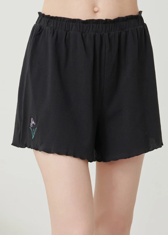 下身_Soft Clouds．純棉腰荷葉密拷短褲（黑色-刺繡鳶尾花）