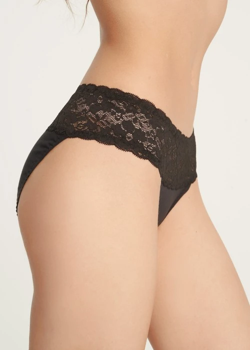 經典純色．抓皺蕾絲中腰三角內褲（黑）