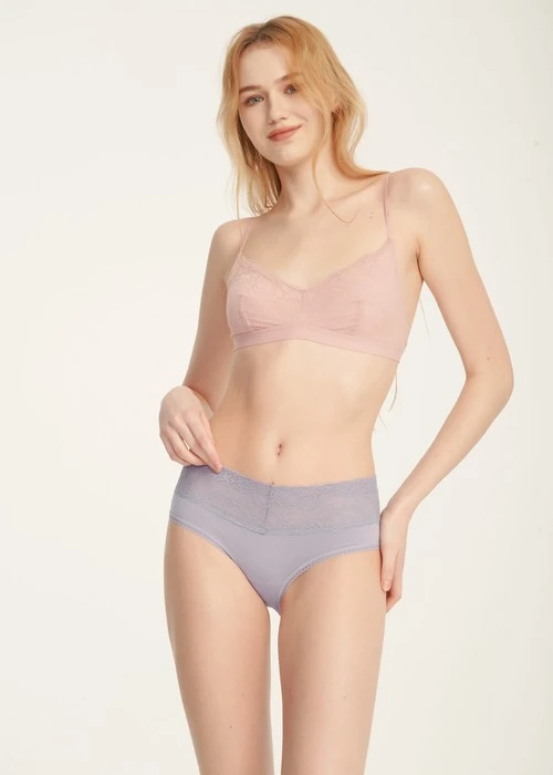 經典純色．V蕾絲中腰三角內褲(丁香灰紫)