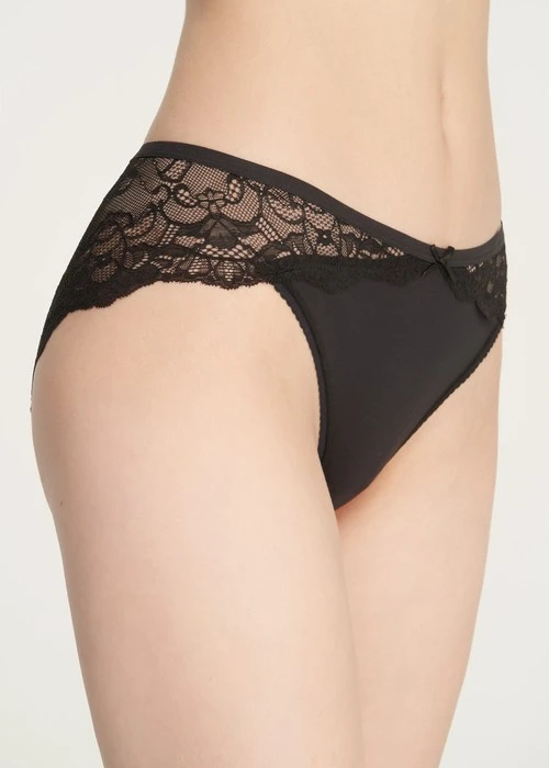 經典純色．脇後訂製蕾絲中腰三角內褲（黑）