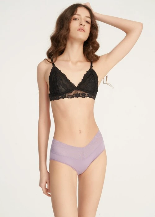 經典純色．V蕾絲中腰三角內褲(丁香灰紫)