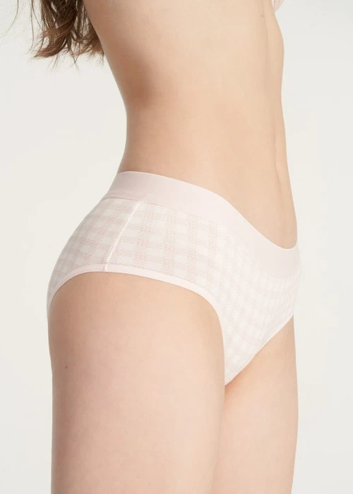 大人未滿．寬版緊帶中腰三角內褲（米白-格子小千鳥）