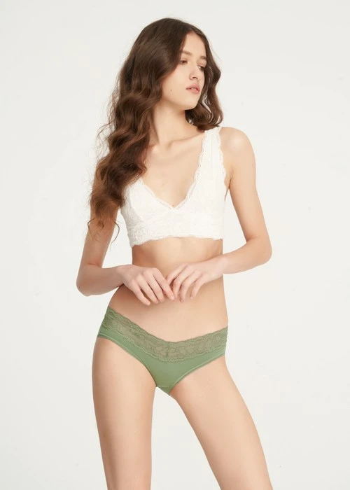 經典純色．V蕾絲低腰三角內褲(丁香灰紫)