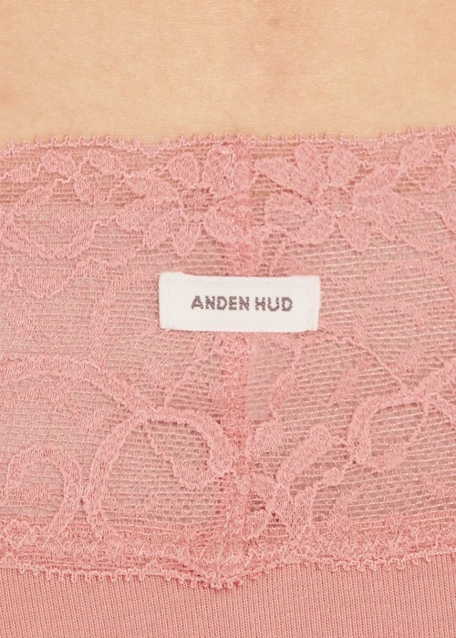 經典純色．V蕾絲中腰三角內褲(丁香灰紫)