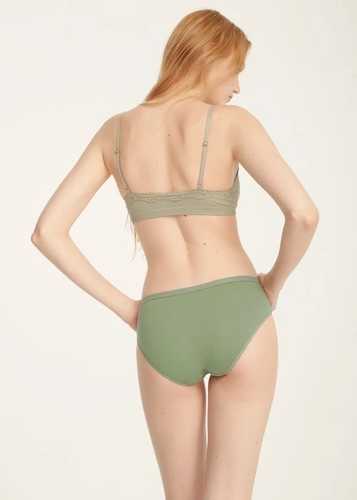 經典純色．緊帶中腰三角內褲(薰粉紫)