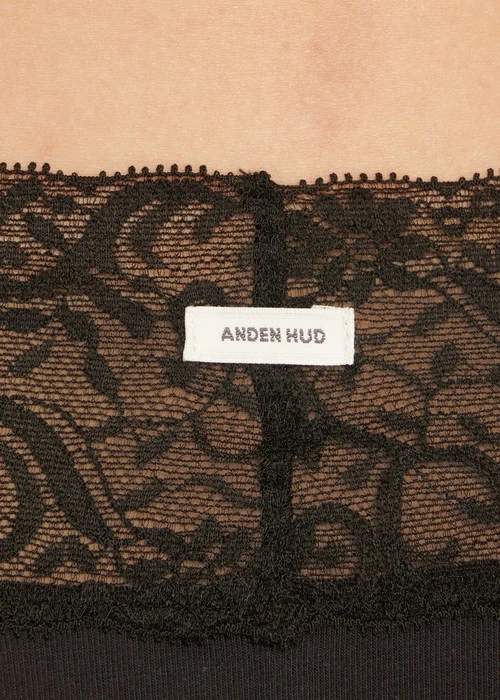 經典純色．V蕾絲中腰三角內褲(丁香灰紫)