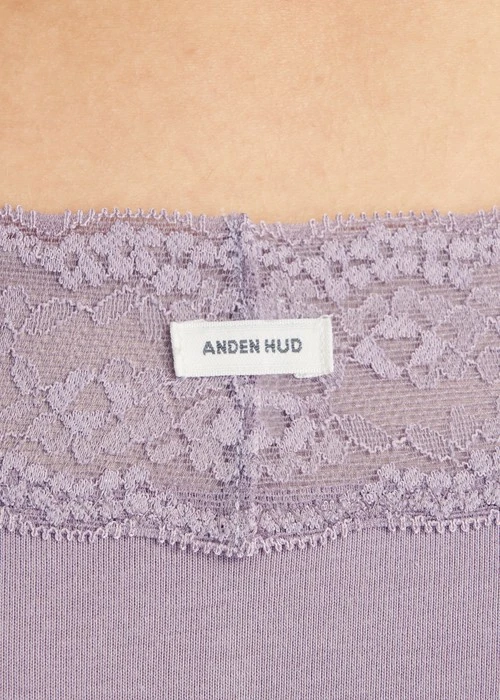 經典純色．V蕾絲低腰三角內褲(丁香灰紫)