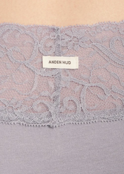 經典純色．V蕾絲中腰三角內褲（丁香灰紫）