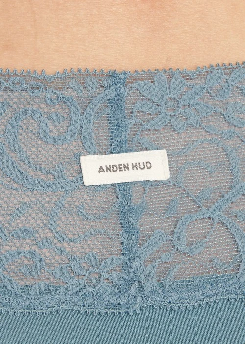 經典純色．V蕾絲中腰三角內褲(丁香灰紫)