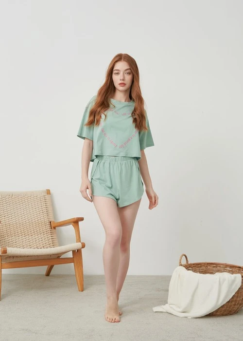 上衣_Soft Clouds．吸濕排汗圓領落肩短版上衣(風暴灰-Club)