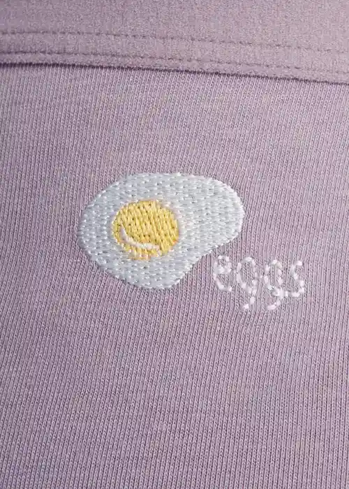 XXL 抗菌系列．緊帶高腰三角內褲（薰粉紫-刺繡荷包蛋）