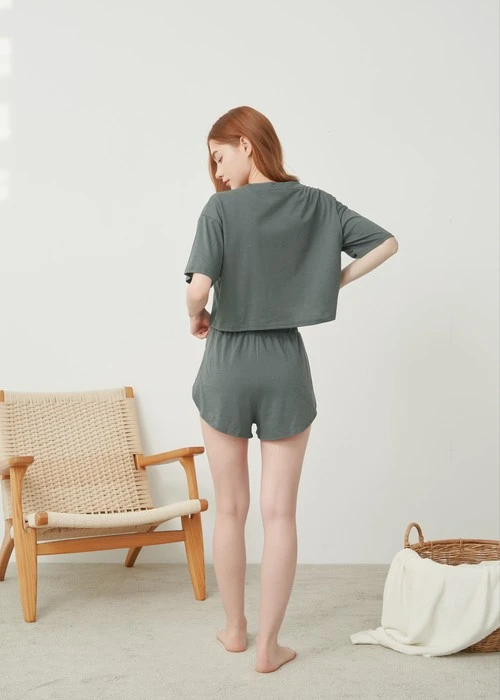 下身_Soft Clouds．吸濕排汗褲脇大叉居家短褲(風暴灰)