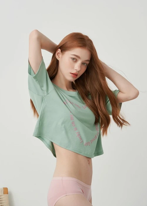 上衣_Soft Clouds．吸濕排汗圓領落肩短版上衣(風暴灰-Club)