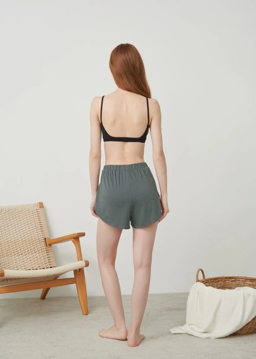 下身_Soft Clouds．吸濕排汗褲脇大叉居家短褲(風暴灰)